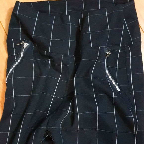 Black Striped/Checkerd leggings - Picture 2 of 2